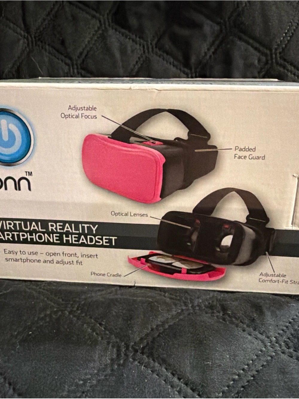 On Running Pink and Black Smartphone VR Headset with Adjustable Focus